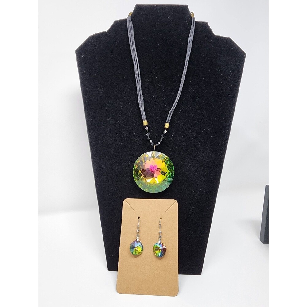 Rivoli Rainbow Color Changing SWAROVSKI Crystal Necklace Pendant W/ Earrings Set